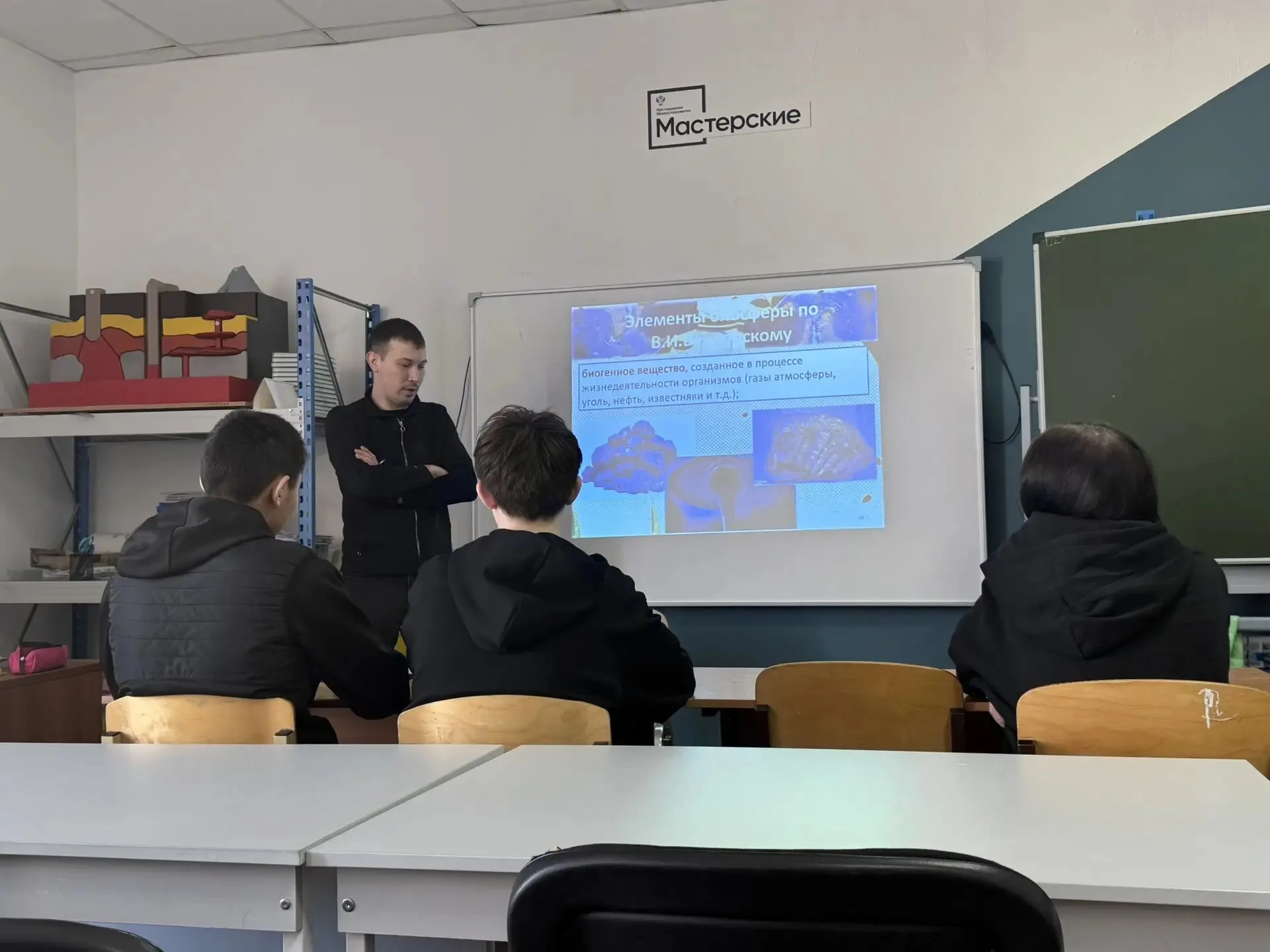 ​Главный технолог АО «Полюс» Тимур Пунишко провел профориентационную встречу со студентами