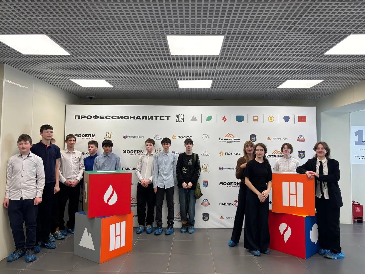 Ученики гимназии № 13 побывали на экскурсии в Магаданском политехническом техникуме